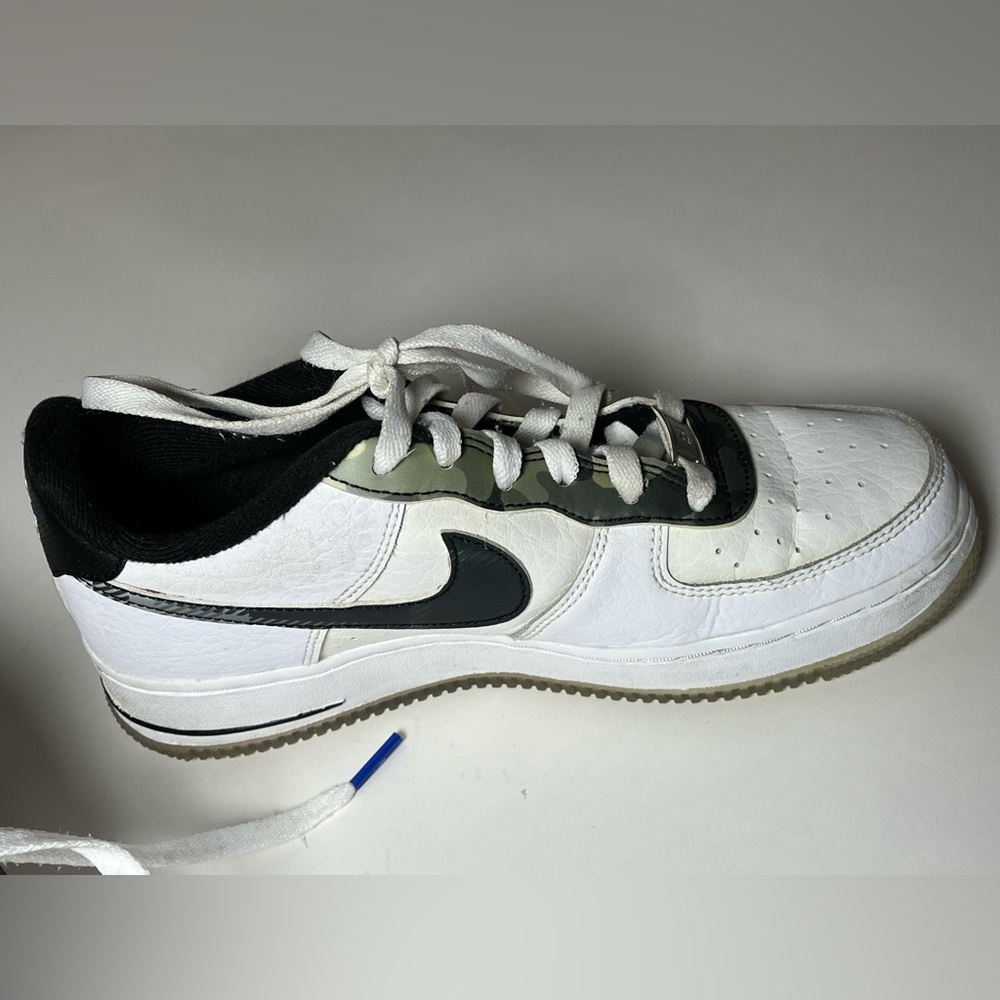 Boys Nike Air Force 1 low remix shoes. Size 6y.